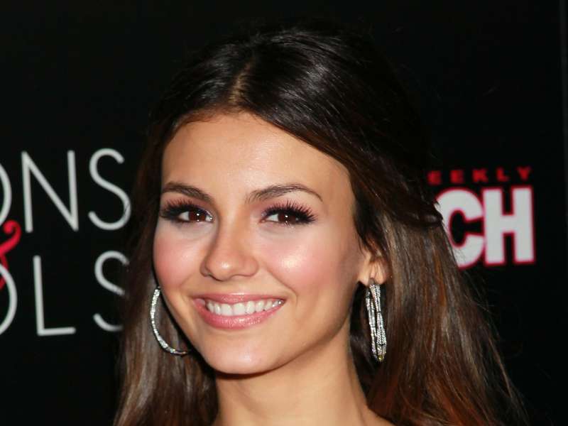 2 Victoria Justice Wallpaper