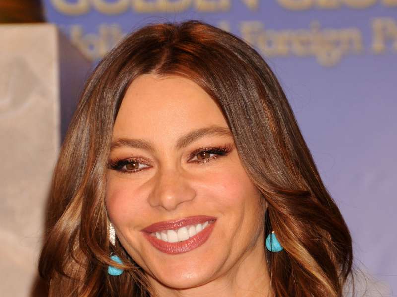 Sofia Vergara At Golden Globe Awards Wallpaper