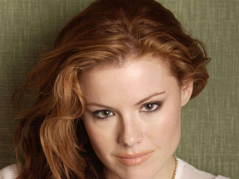 Kathleen Robertson Wallpaper