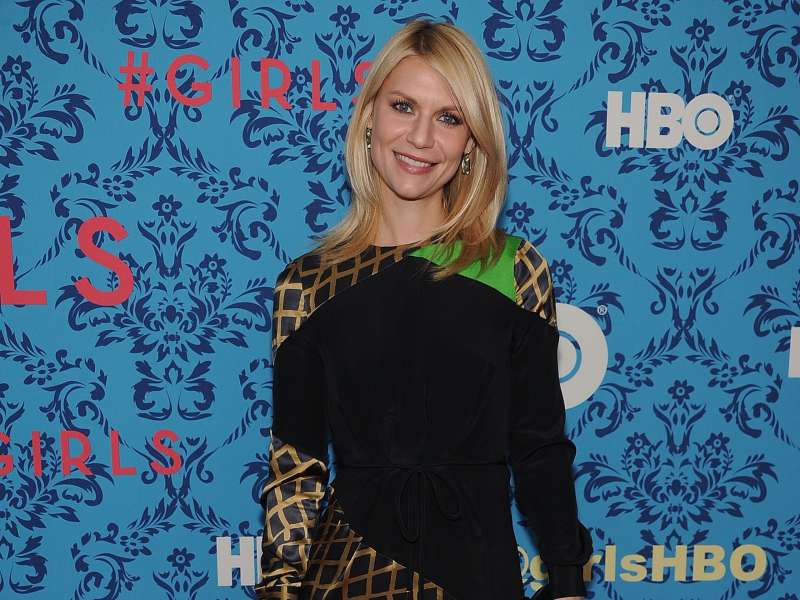 Claire Danes At Premiere Of Girls In New York City Wallpaper