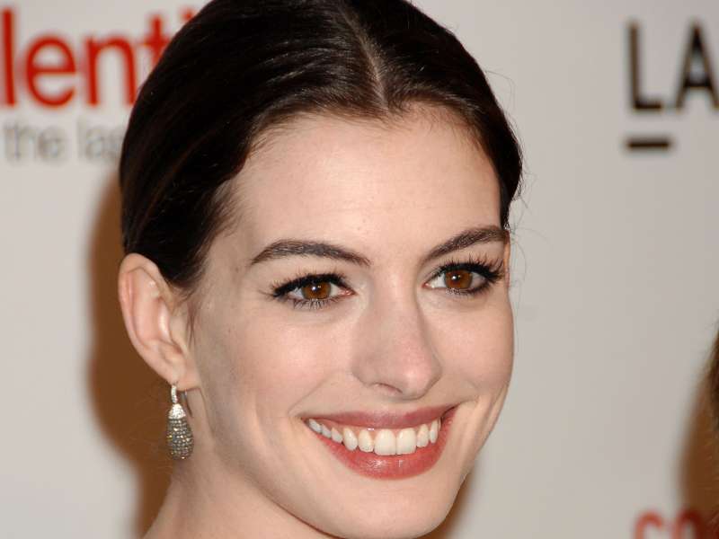 Anne Hathaway Wallpaper