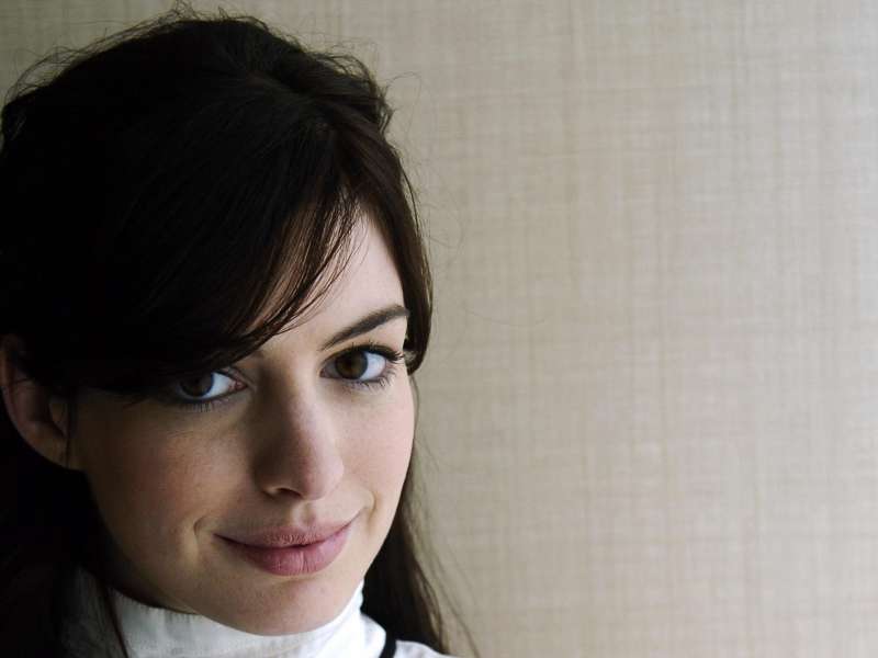 Anne Hathaway Wallpaper