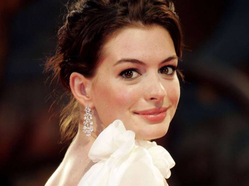 Anne Hathaway Wallpaper