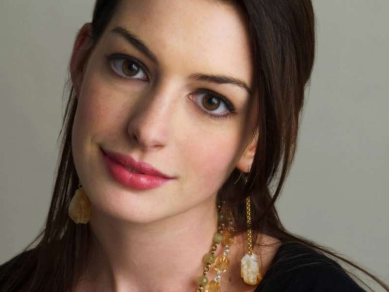 Anne Hathaway Wallpaper