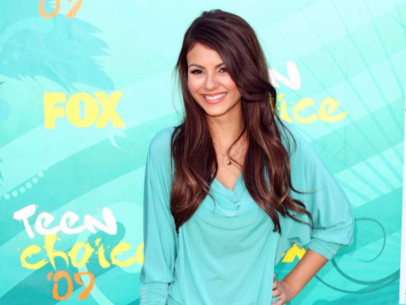 Victoria Justice Wallpaper