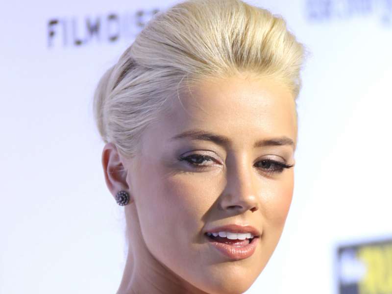 Amber Heard The Rum Diary Premiere Wallpaper