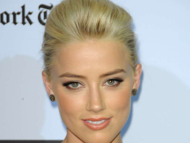 Amber Heard The Rum Diary Premiere Wallpaper