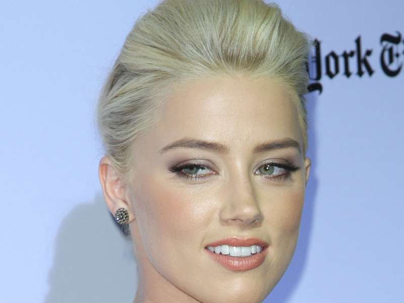 Amber Heard The Rum Diary Premiere Wallpaper