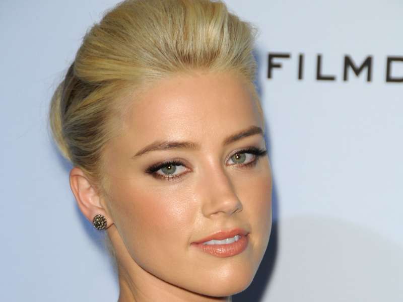 Amber Heard The Rum Diary Premiere Wallpaper