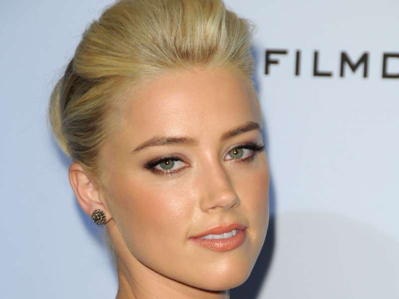 Amber Heard The Rum Diary Premiere Wallpaper