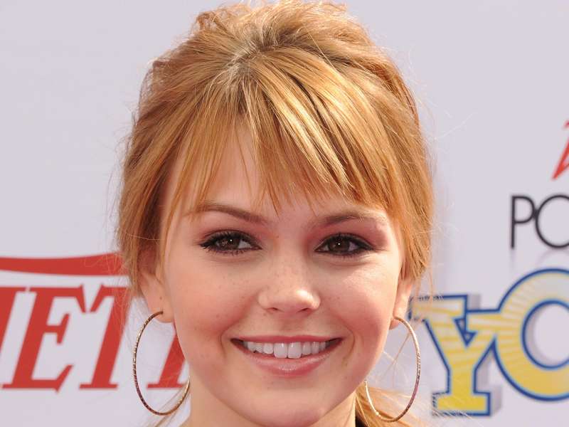 Aimee Teegarden At Paramount Studios Wallpaper