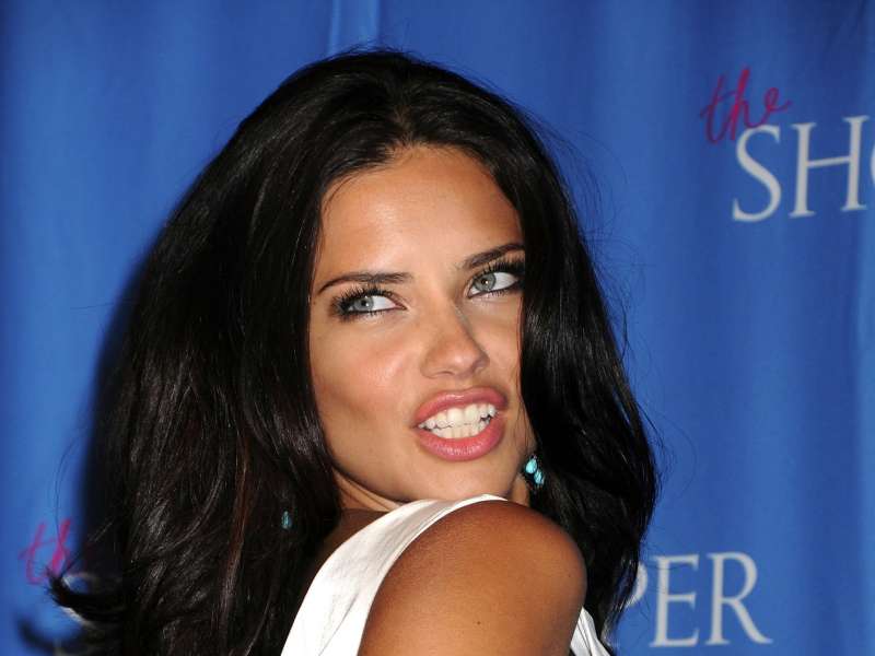 Adriana Lima Victorias Secret In NYC Wallpaper