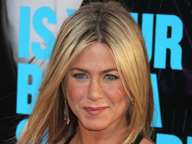 Jennifer Aniston At Horrible Bosses Premiere In Hollywood Wallpaper