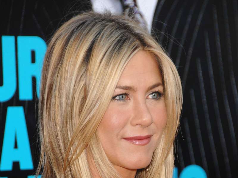 Jennifer Aniston At Horrible Bosses Premiere In Hollywood Wallpaper