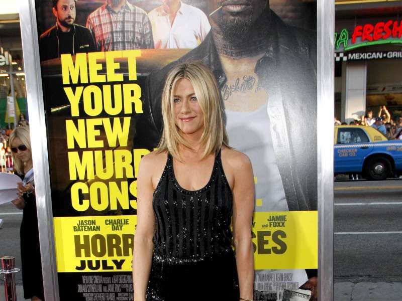 Jennifer Aniston At Horrible Bosses Premiere In Hollywood Wallpaper