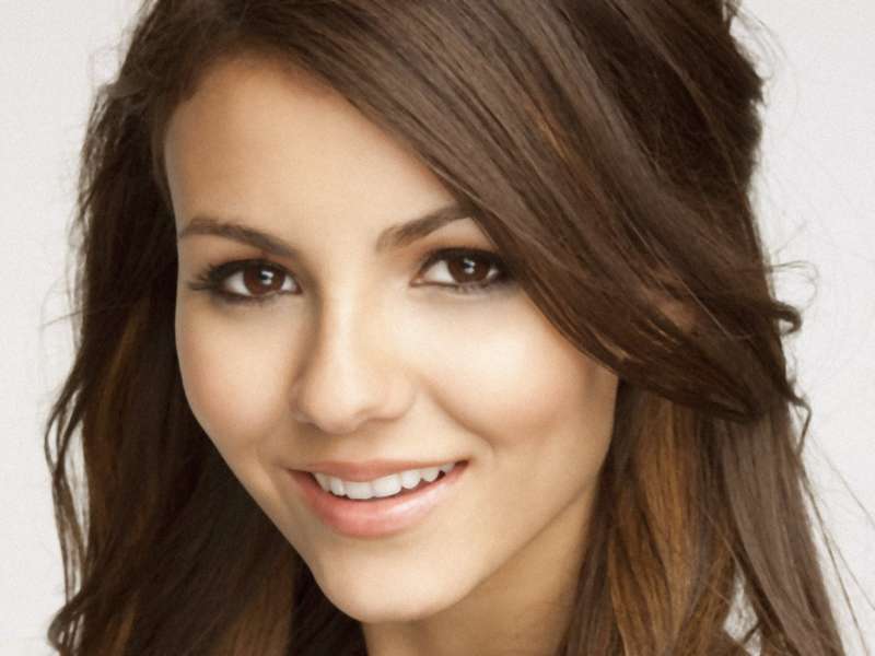 2 Victoria Justice Wallpaper