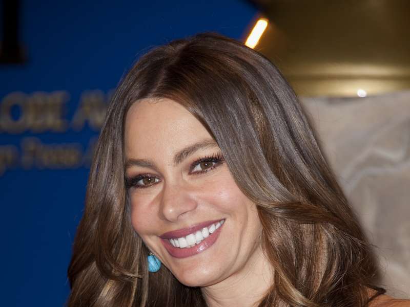 Sofia Vergara At Golden Globe Awards Wallpaper