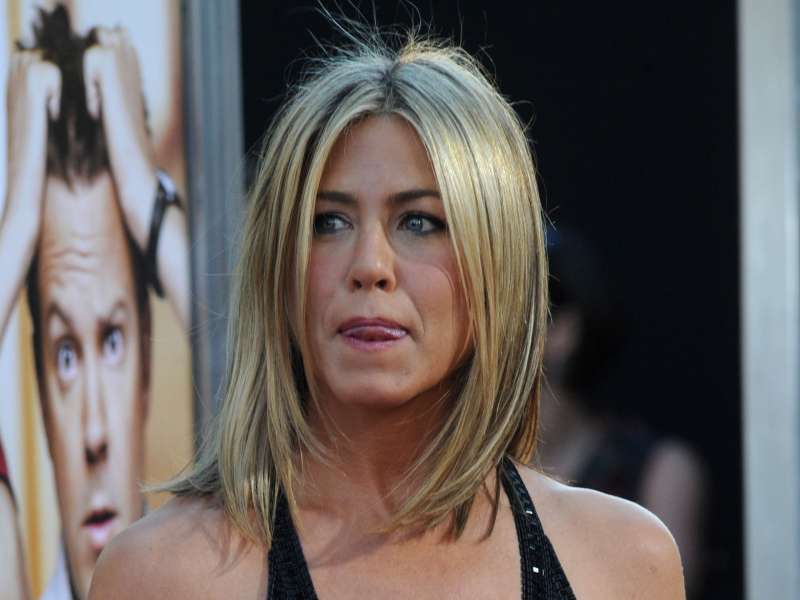 Jennifer Aniston At Horrible Bosses Premiere In Hollywood Wallpaper