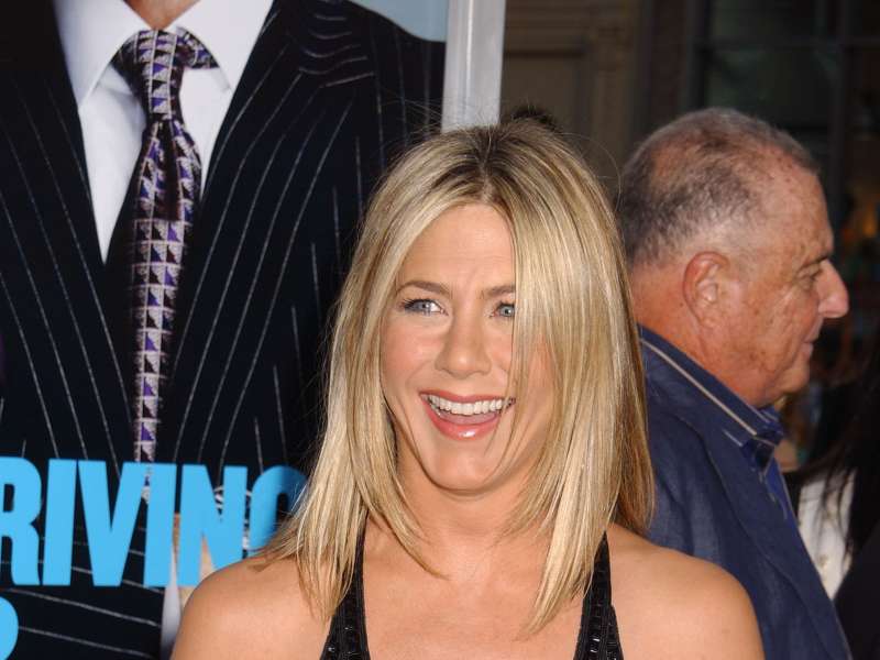 Jennifer Aniston At Horrible Bosses Premiere In Hollywood Wallpaper