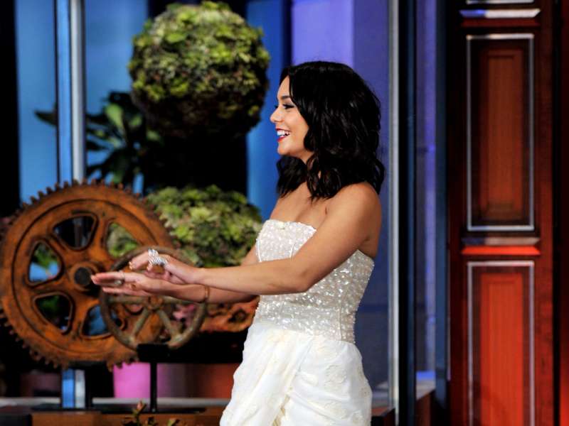 Vanessa Hudgens At Tonight Show With Jay Leno Wallpaper