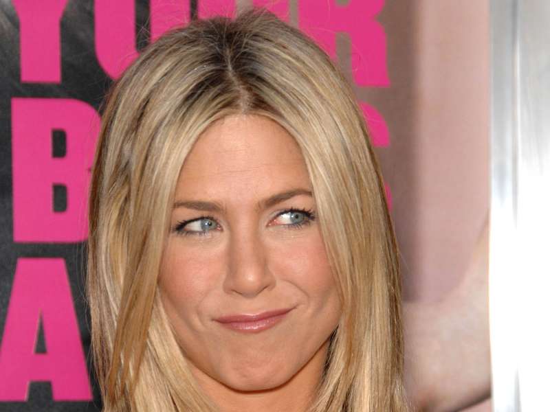 Jennifer Aniston At Horrible Bosses Premiere In Hollywood Wallpaper