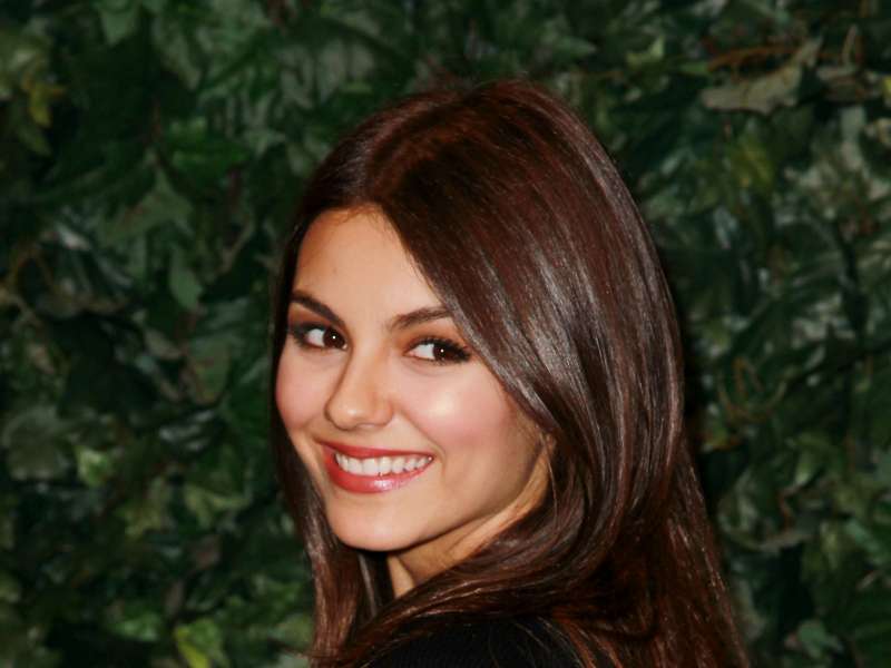 2 Victoria Justice Wallpaper