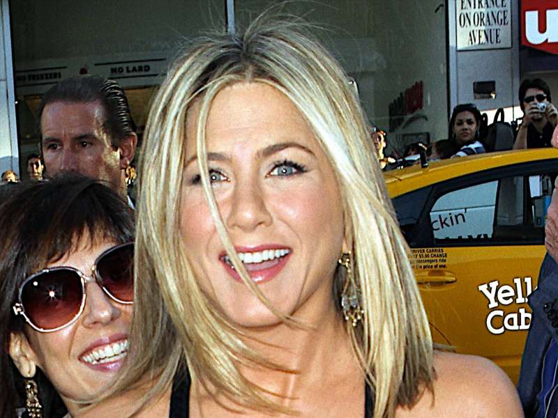 Jennifer Aniston At Horrible Bosses Premiere In Hollywood Wallpaper