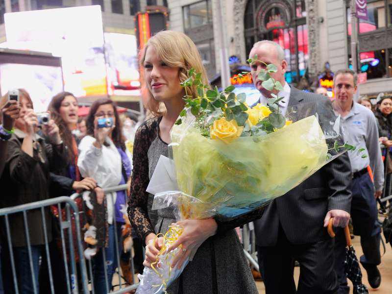 Taylor Swift On Good Morning America  Wallpaper