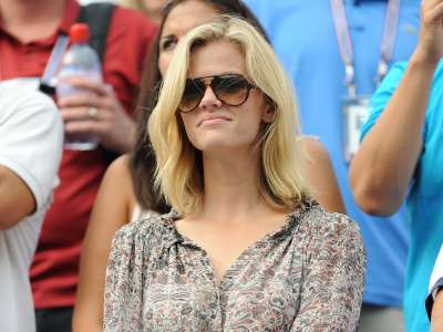 Brooklyn Decker Watching Tenis