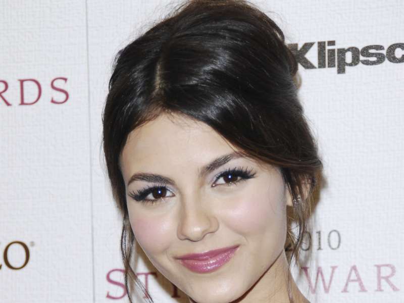 2 Victoria Justice Wallpaper