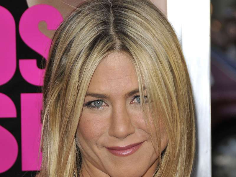 Jennifer Aniston At Horrible Bosses Premiere In Hollywood Wallpaper