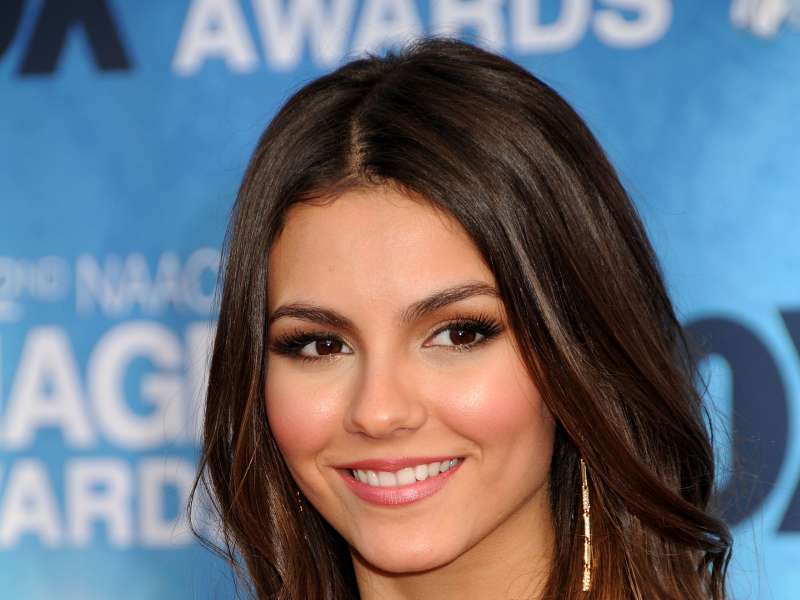 2 Victoria Justice Wallpaper