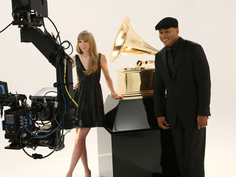 Taylor Swift Grammy Awards Photoshoot Wallpaper