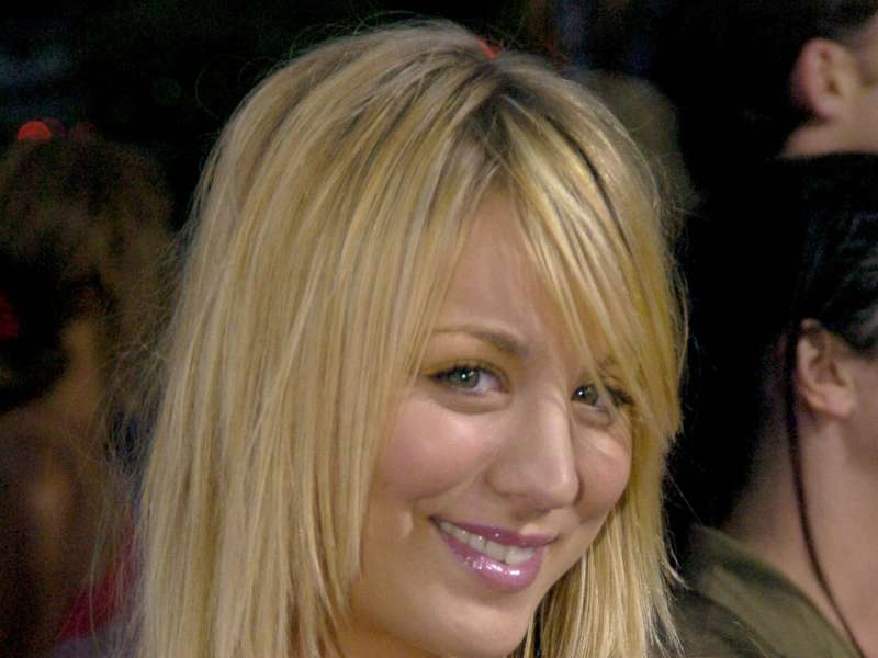 Kaley Cuoco Rock The Vote National Bus Tour Concert In Hollywood Wallpaper