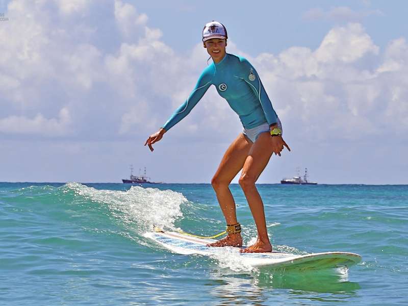 Alessandra Ambrosio Surfing In Hawaii Wallpaper